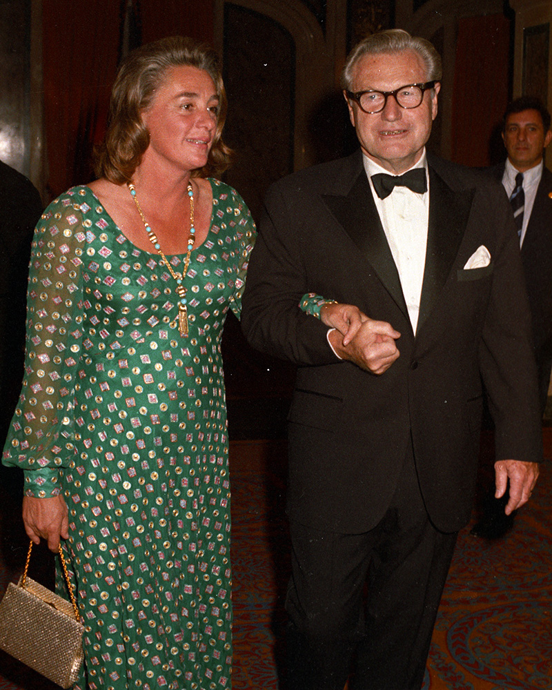 Happy and Nelson Rockefeller attend the presentation of the Project HOPE Award for Human Understanding to Henry Kissinger at the Plaza Hotel in New York, September 25, 1973. (Photo by Sal Traina/WWD/Penske Media via Getty Images)