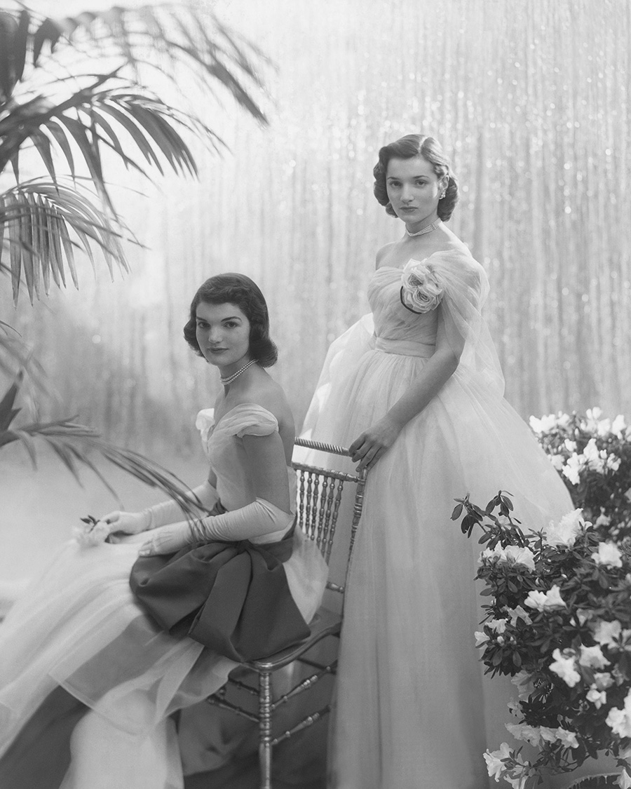 Lee Radziwill and her sister Jackie Kennedy 