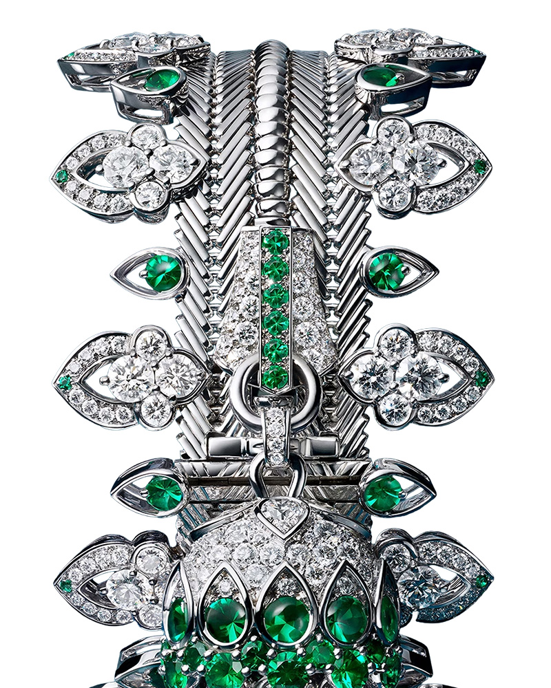 Van Cleef & Arpels Zip Necklace with diamonds and emeralds. (Courtesy of Van Cleef & Arpels)