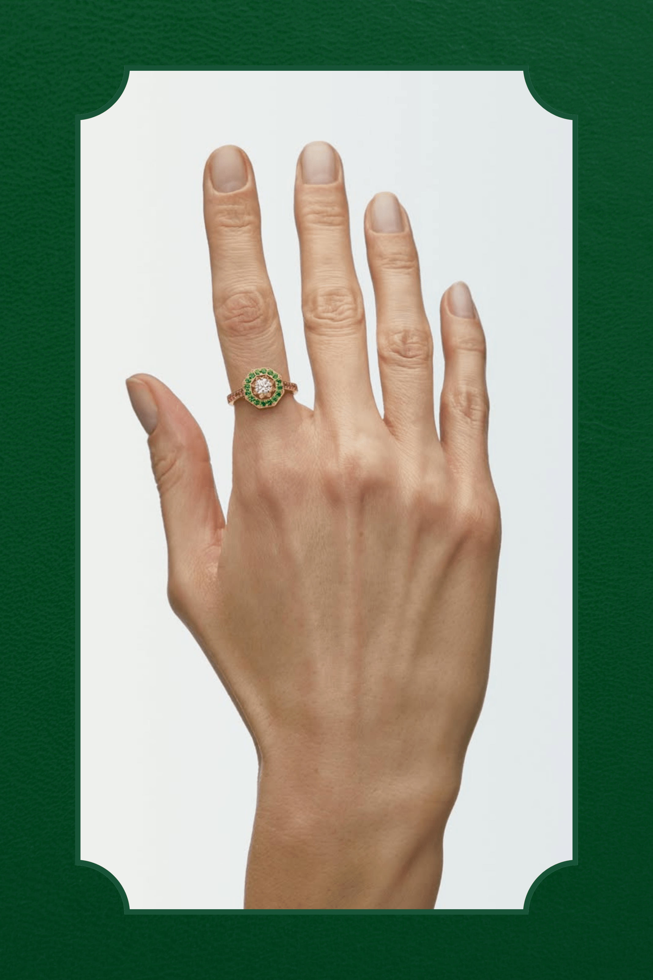 Mellerio Vérone Green Fields natural diamond ring