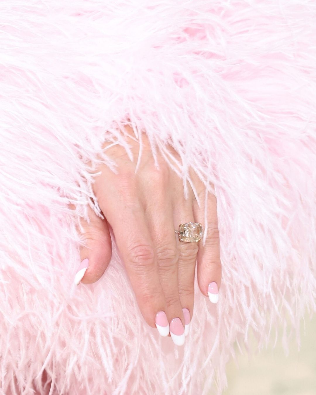 Kate Hudson's engagement ring as seen on the red carpet of the 2021 Met Gala. (Photo by Taylor Hill/WireImage)