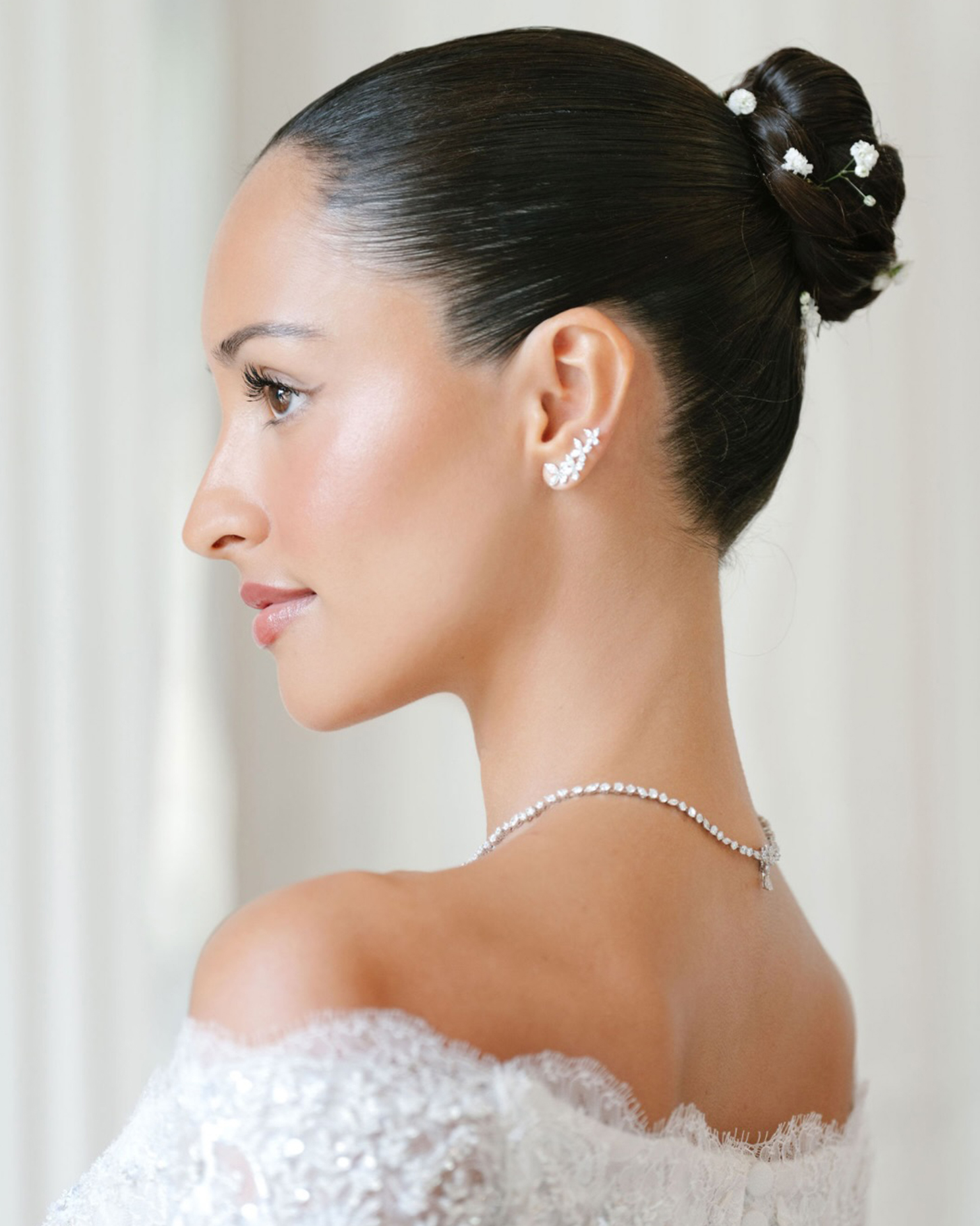 Diamond ear cuff worn by Alexandra Leclerc