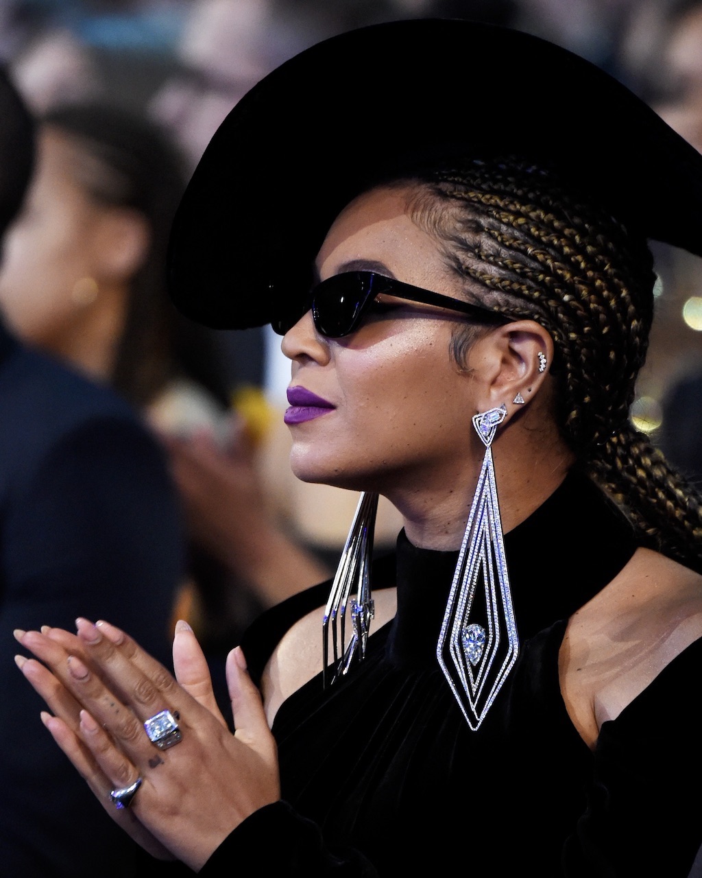 Beyoncé Wore Gigantic Diamond Lorraine Schwartz Earrings to the 2018 Grammy Awards