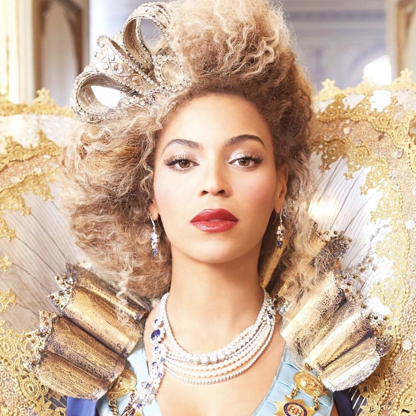 Beyoncé Wore the Garrard Maguerite Necklace to Promote the 2013 Mrs. Carter Tour