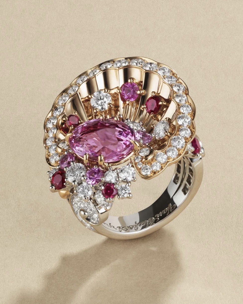 art-inspired jewelry, jewelry inspired by art: Birth of Venus Van Cleef & Arpels Ode à l’amour ring 