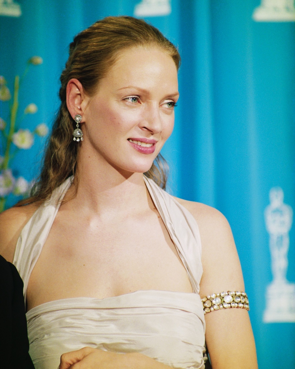 Uma Thurman Wore a Diamond Arm Cuff at the 1999 Oscars