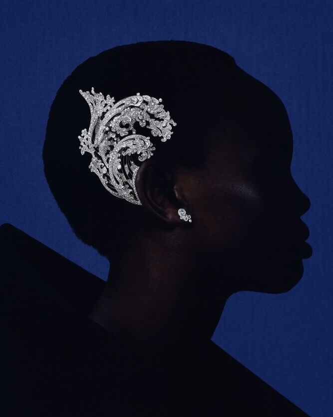 art-inspired jewelry, jewelry inspired by art: Boucheron Vague earring, in white gold and with 20 carats of diamond 