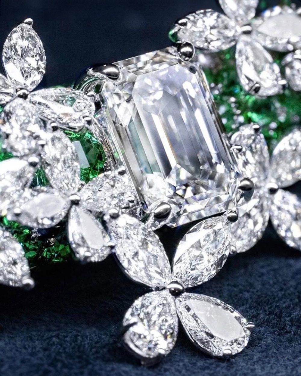 Graff Emerald Butterfly High Jewelry