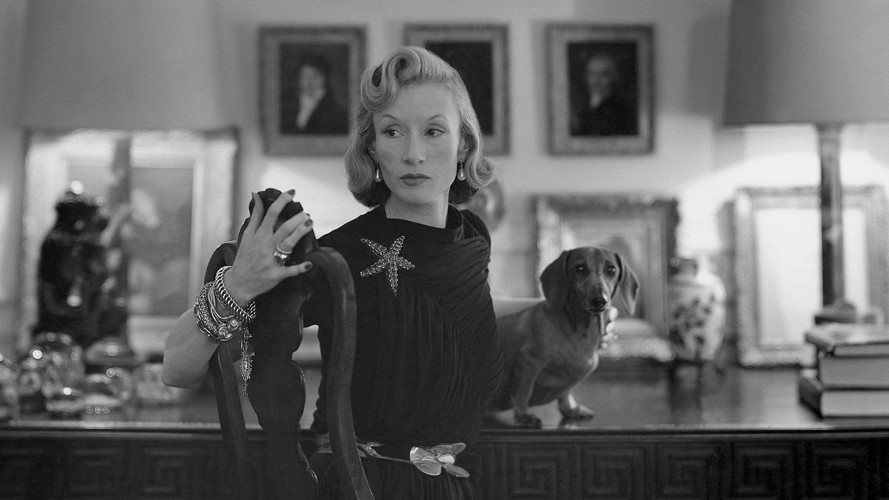 Millicent Rogers wearing herRené Boivin starfish brooch