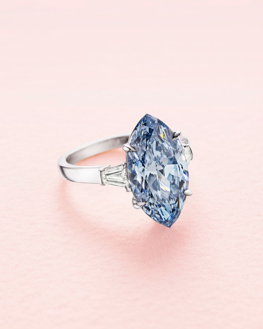 Fancy Vivid Blue 5.04 carat diamond
