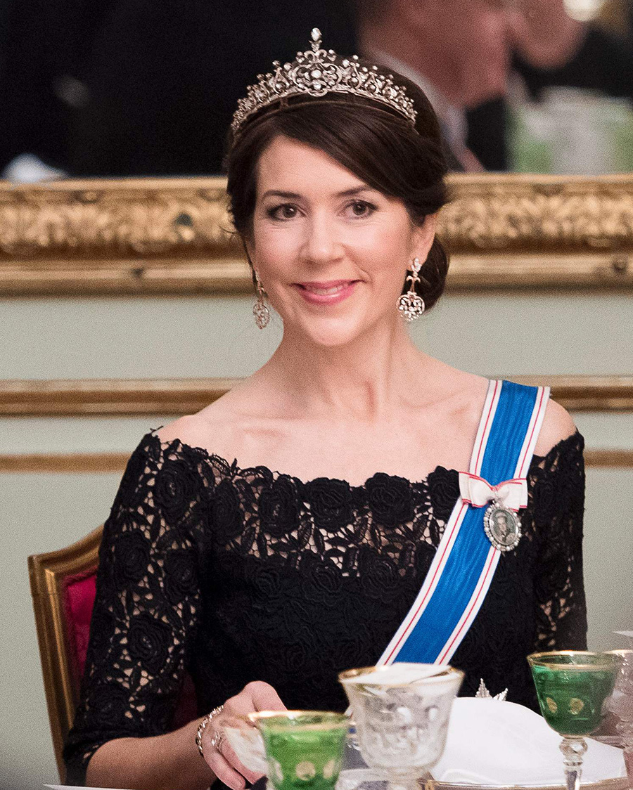 Crown Princess Mary of Denmark attends a Gala Dinner for Iceland's President at Amalienborg Castle in Copenhagen, Denmark, January 24, 2017.