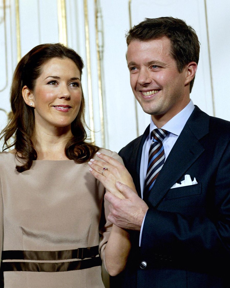 Mary Elizabeth Donaldson and His Royal Highness Crown Prince Frederik of Denmark show their engagement ring during a press conference at Fredensborg Castle October 8, 2003 in Copenhagen, Denmark. (Getty Images)