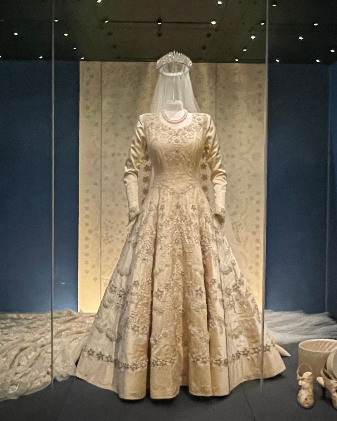 Queen Elizabeth II: Her Life In Style's Offers Look at Stunning Royal  Fashion