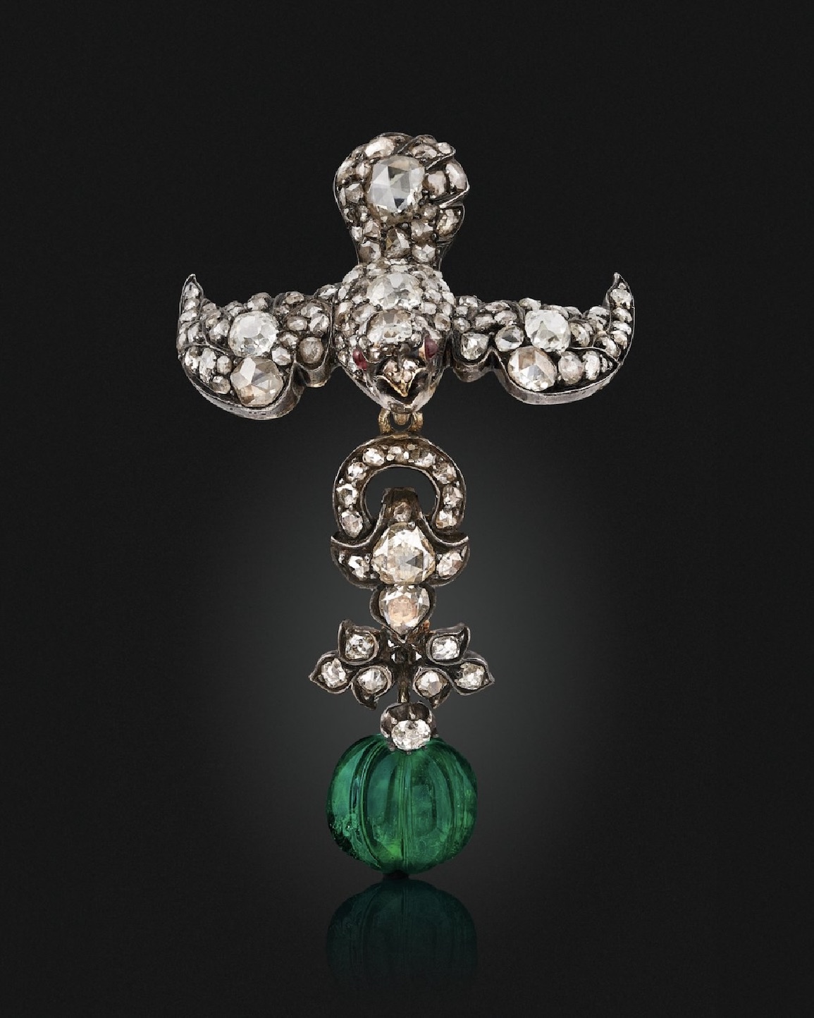 Bird Jewelry Mughal An Antique Diamond, Emerald, and Ruby Bird Brooch from the early 19th century (Courtesy of Christie's)