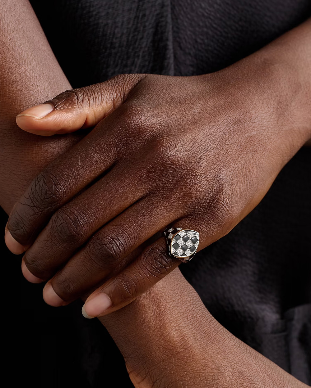 YVONNE LÉON Chevalière Marquise Damier 9-karat gold, diamond and enamel ring