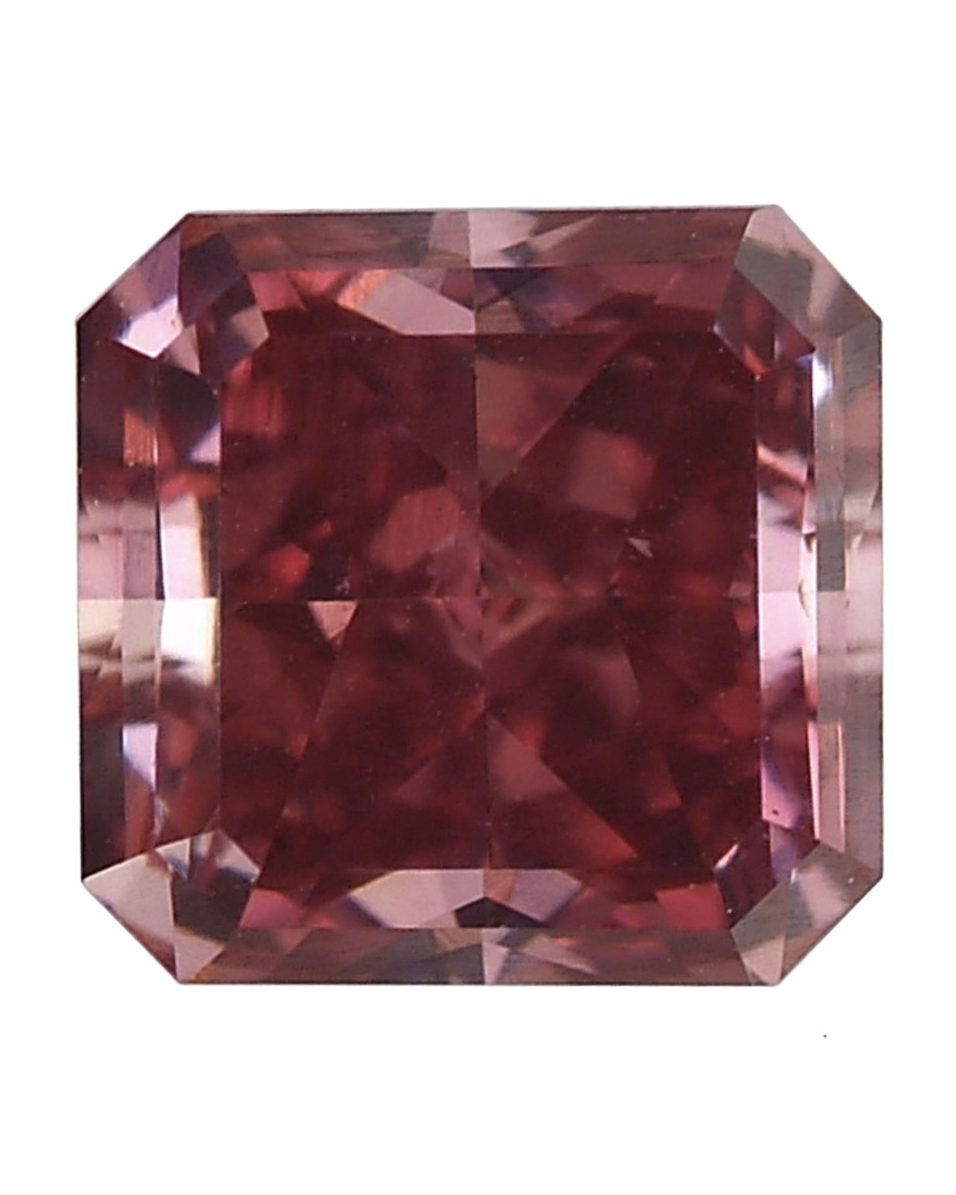 Fancy Red faceted square cut diamond. (Courtesy of GIA)