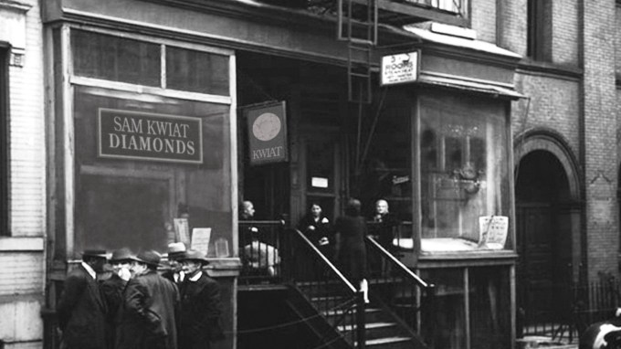 The first Kwiat shop on Canal Street in New York City opened in 1907. 