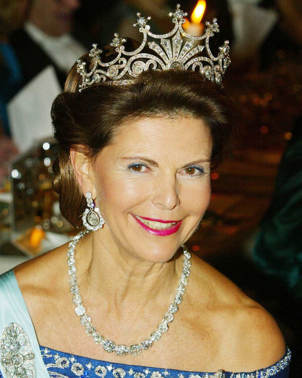 Queen Silvia of Sweden attends the Nobel Banquet at City Hall on December 10, 2002 in Stockholm, Sweden. (Photo by Pascal Le Segretain/Getty Images)