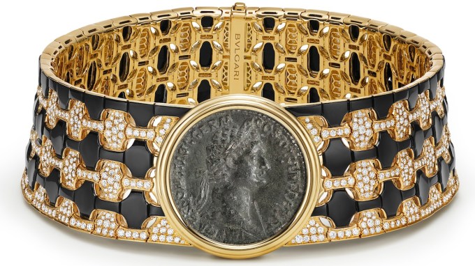 coin jewelry Bulgari  High Jewelry Monete necklace in 18-karat yellow gold with onyx elements, 1 bronze coin from the Roman Empire (Domitianus Aug.,
A.D. 81 -96), and pavé-set diamonds.