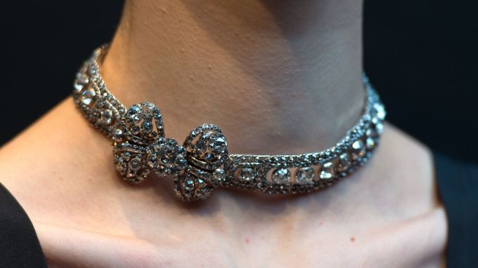 Catherine the Great magnificent diamond necklace with a stunning bowknot clasp, thought to be commissioned by Russian Empress