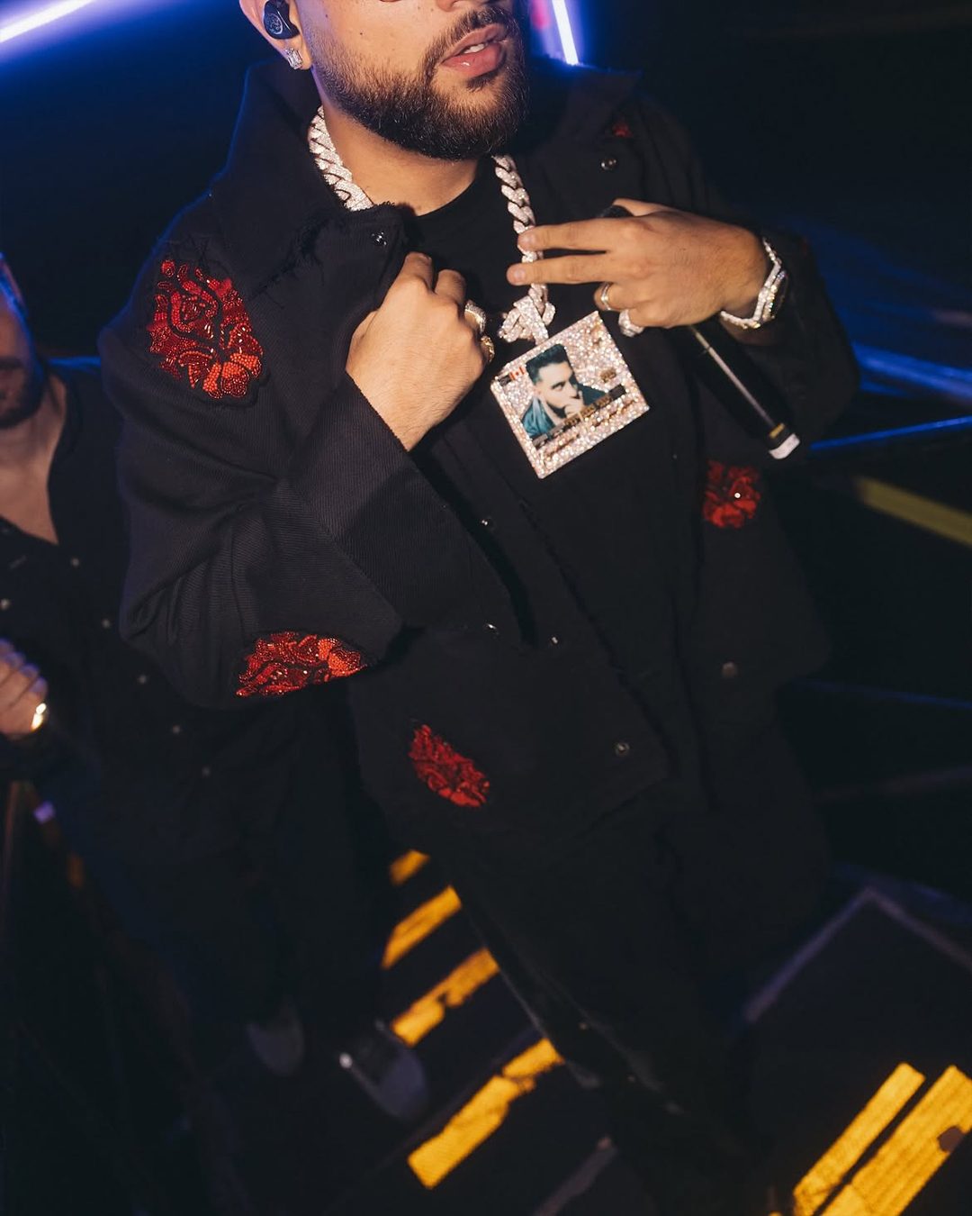 Karan Aujla wearing diamond jewellery on stage